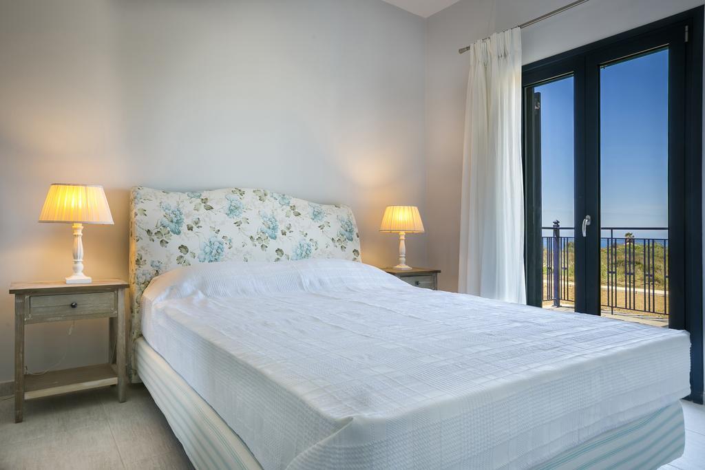 Seirios Luxury Villa Свороната Екстер'єр фото